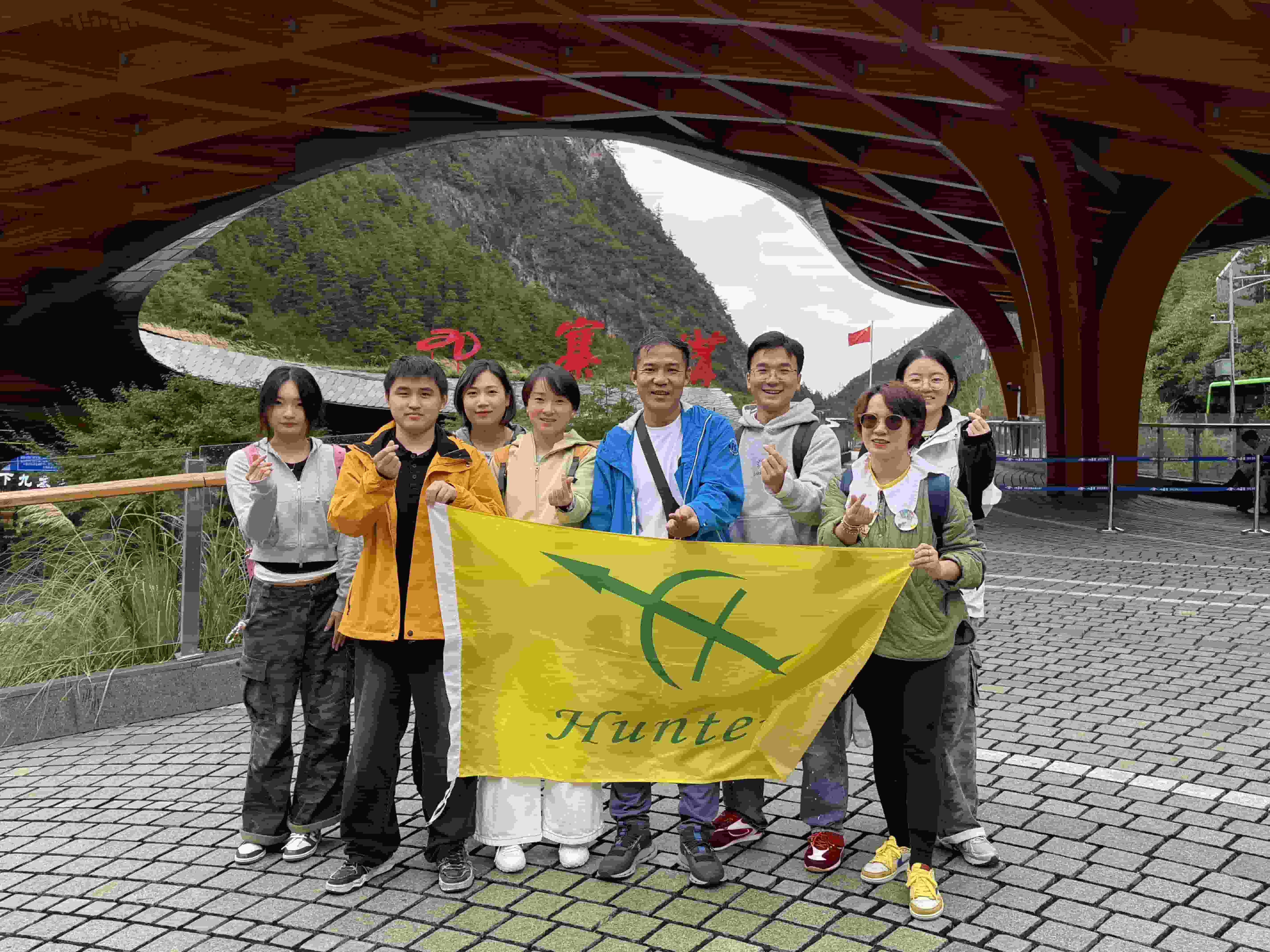 Thar Sléibhte agus Farraigí, Ceardaíocht Aontú | Clár faisnéise ar Thuras Tógála Foirne 