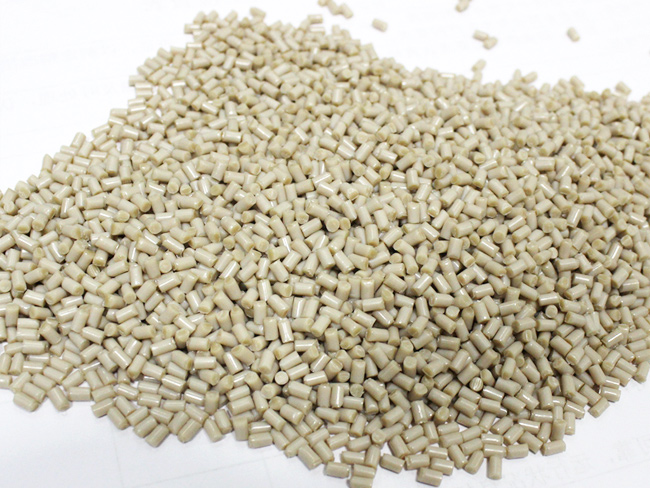 PAI: Pinnacle na Feidhmíochta Plaisteacha ag 260 ° C